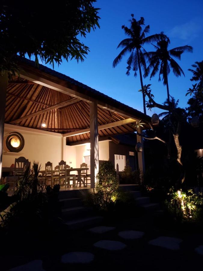Utama Villas Beach Front Candidasa Ngoại thất bức ảnh