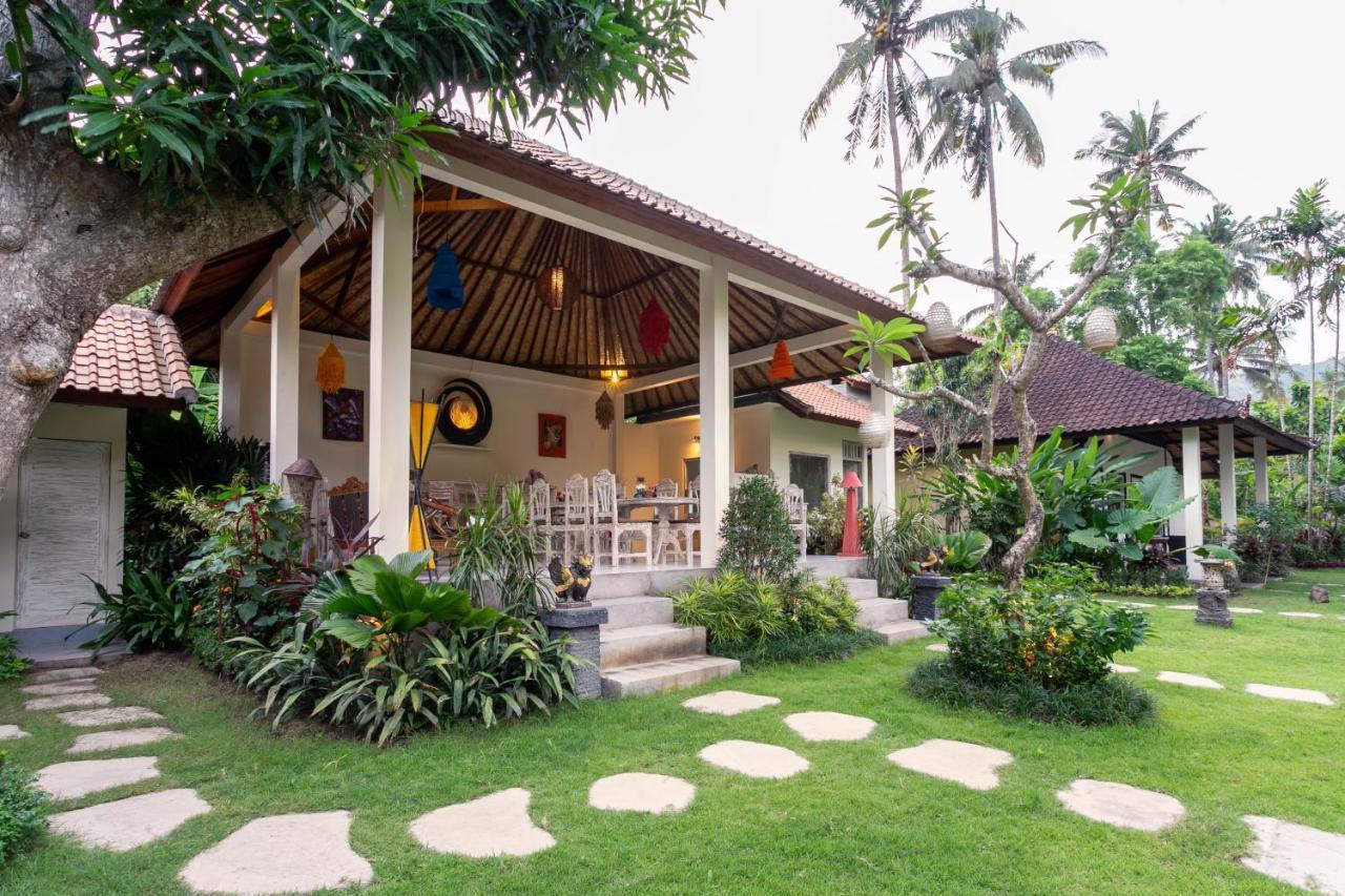 Utama Villas Beach Front Candidasa Ngoại thất bức ảnh